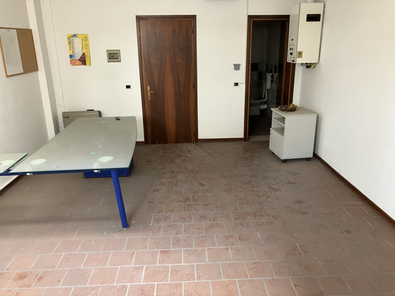 A Montagnana, proponiamo in vendita ufficio al piano primo.
L'immobile, di circa 40 mq, è compost...