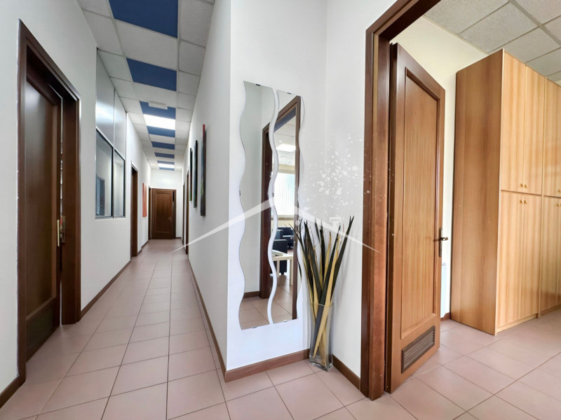 L'ufficio viene venduto con un contratto di locazione valido fino al 2030.

Questa soluzione è id...