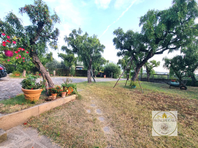 Rif. RU52 - Ci troviamo ad Arquà Petrarca, uno dei borghi più antichi e suggestivi del nostro ter...