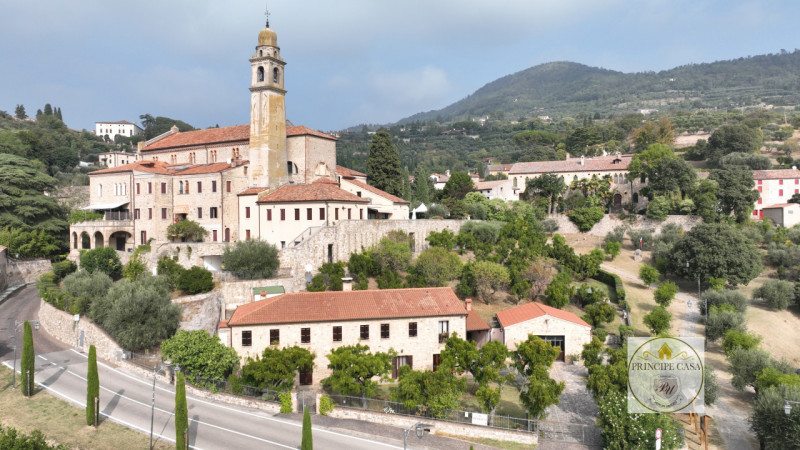 Rif. RU52 - Ci troviamo ad Arquà Petrarca, uno dei borghi più antichi e suggestivi del nostro ter...
