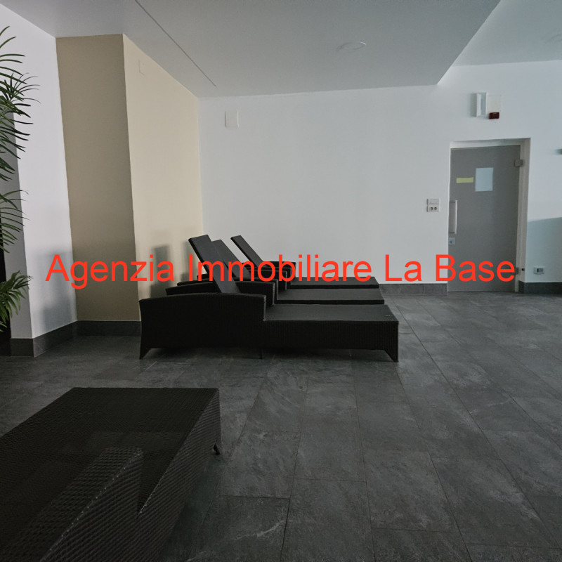 Nello spendido scenario della Val Venosta circondato da meleti dell'Alto Adige a circa 900 m. di ...