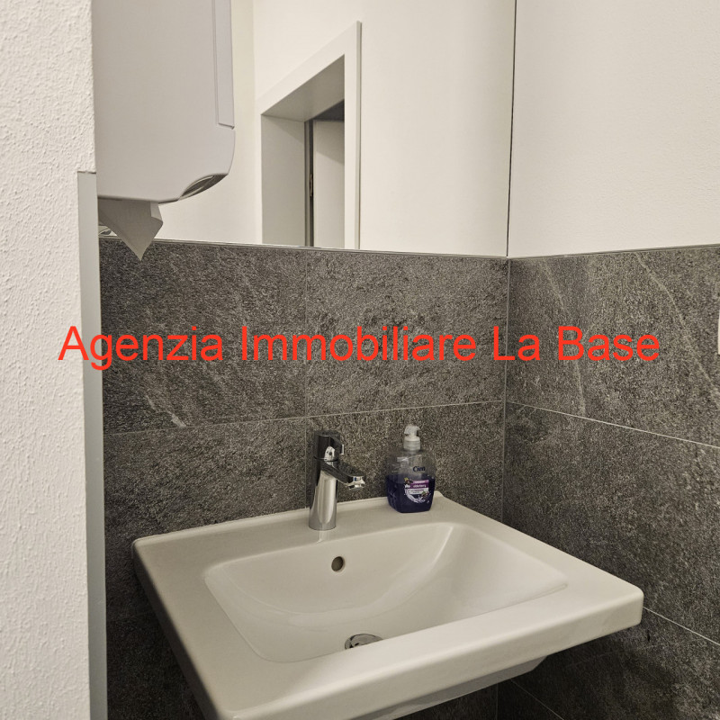 Nello spendido scenario della Val Venosta circondato da meleti dell'Alto Adige a circa 900 m. di ...