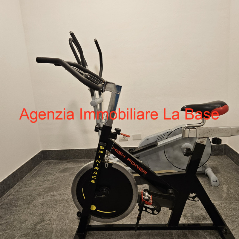 Nello spendido scenario della Val Venosta circondato da meleti dell'Alto Adige a circa 900 m. di ...