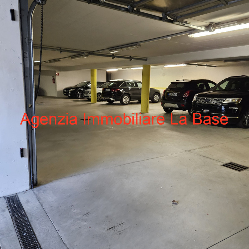 Nello spendido scenario della Val Venosta circondato da meleti dell'Alto Adige a circa 900 m. di ...