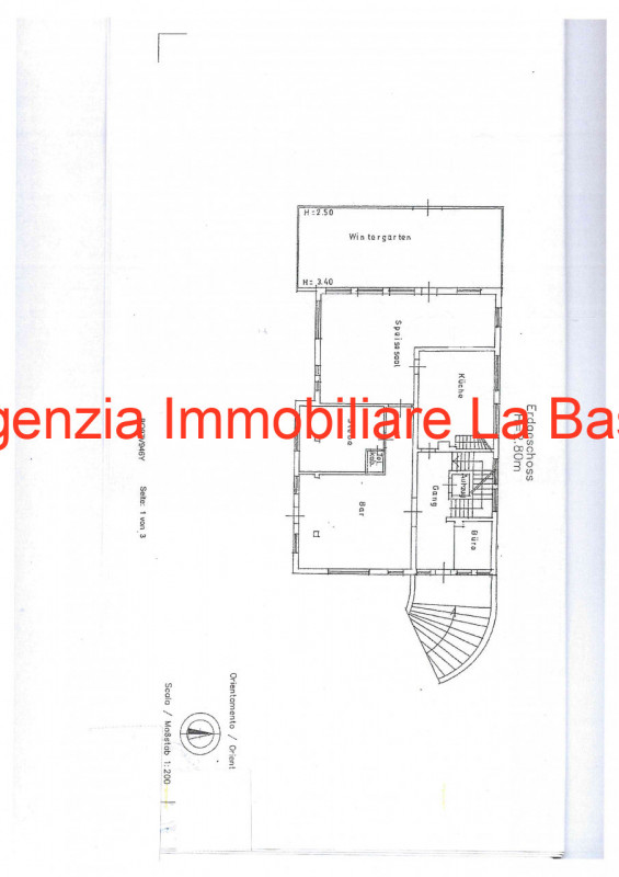 Nello spendido scenario della Val Venosta circondato da meleti dell'Alto Adige a circa 900 m. di ...
