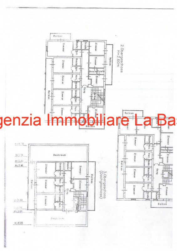 Nello spendido scenario della Val Venosta circondato da meleti dell'Alto Adige a circa 900 m. di ...