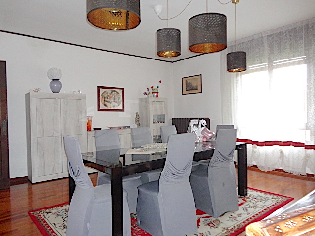 Nell'esclusivo quartiere di ville indipendenti Danovi è disponibile una elegante casa singola cir...