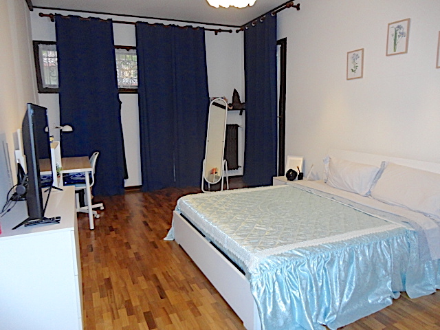 Nell'esclusivo quartiere di ville indipendenti Danovi è disponibile una elegante casa singola cir...