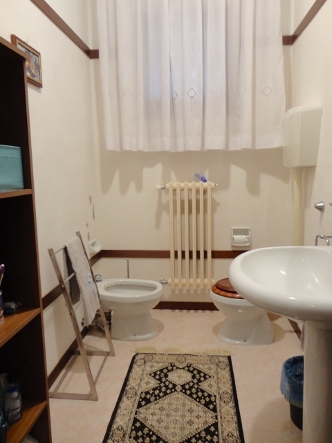 Nell'esclusivo quartiere di ville indipendenti Danovi è disponibile una elegante casa singola cir...