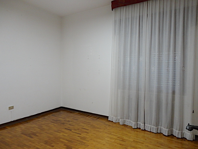 Nell'esclusivo quartiere di ville indipendenti Danovi è disponibile una elegante casa singola cir...