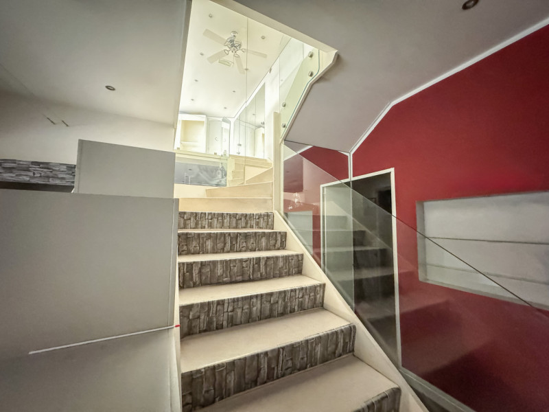 CENTRO STORICO - INTERNO CORSO PALLADIO: NEGOZIO DI CIRCA 150 MQ SU DUE LIVELLI. EURO 329.000. CO...