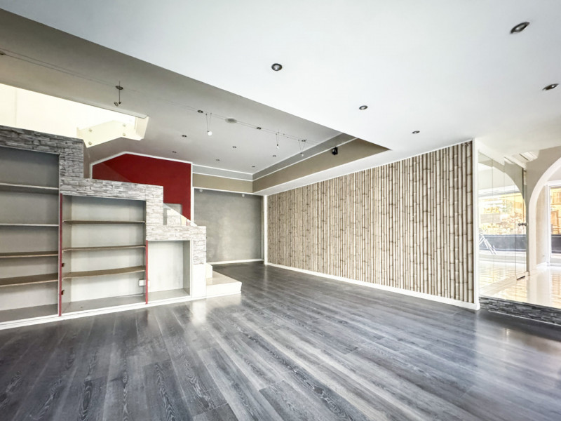 CENTRO STORICO - INTERNO CORSO PALLADIO: NEGOZIO DI CIRCA 150 MQ SU DUE LIVELLI. EURO 329.000. CO...