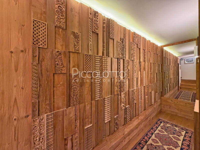 Rif. V4984 - Cortina d'Ampezzo, in privilegiata ubicazione panoramica adiacente agli impianti sci...