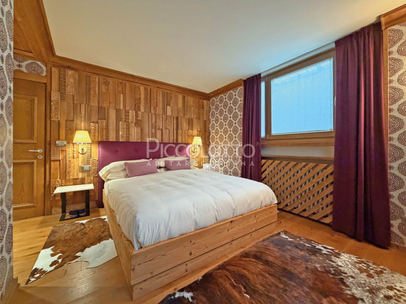 Rif. V4984 - Cortina d'Ampezzo, in privilegiata ubicazione panoramica adiacente agli impianti sci...