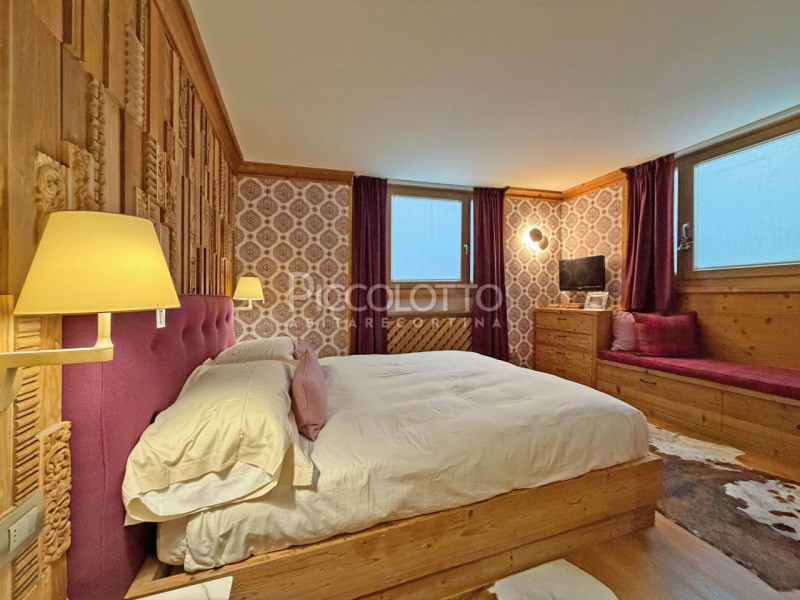 Rif. V4984 - Cortina d'Ampezzo, in privilegiata ubicazione panoramica adiacente agli impianti sci...