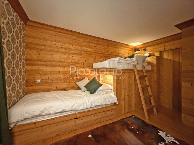 Rif. V4984 - Cortina d'Ampezzo, in privilegiata ubicazione panoramica adiacente agli impianti sci...