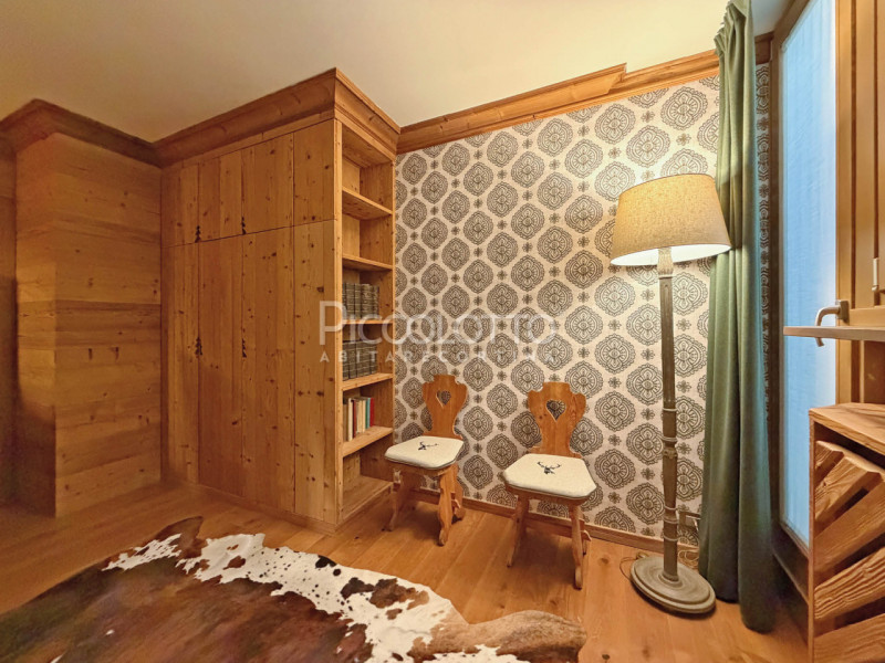 Rif. V4984 - Cortina d'Ampezzo, in privilegiata ubicazione panoramica adiacente agli impianti sci...