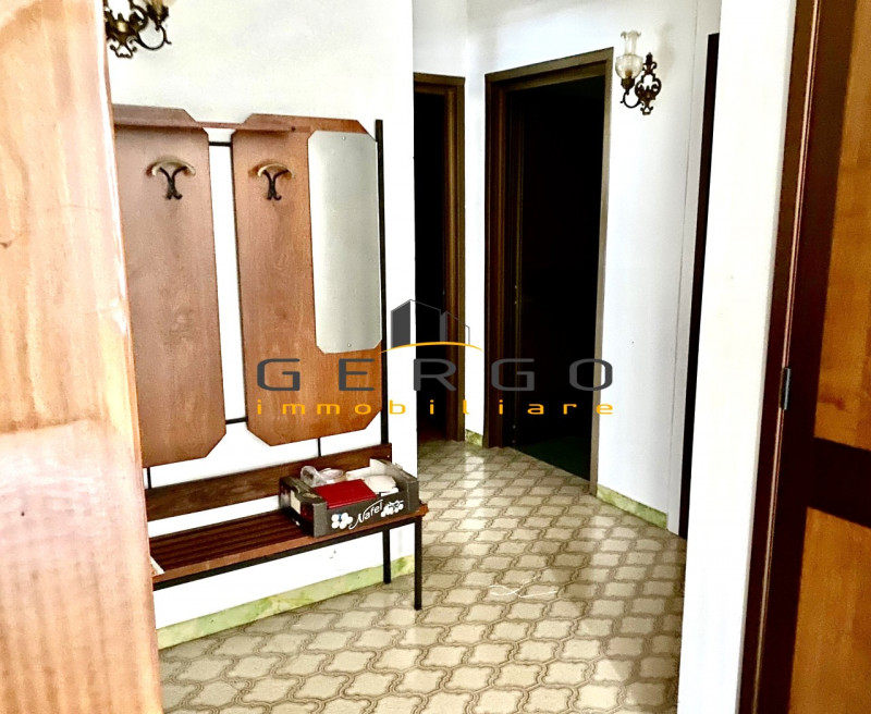 (Per INFO 3316190143 ) A Castelminio di Resana, in zona centrale, proponiamo abitazione del '76, ...