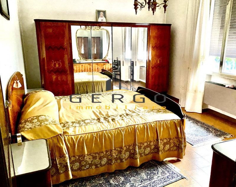 (Per INFO 3316190143 ) A Castelminio di Resana, in zona centrale, proponiamo abitazione del '76, ...