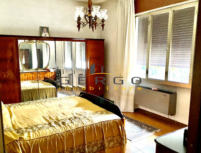 (Per INFO 3316190143 ) A Castelminio di Resana, in zona centrale, proponiamo abitazione del '76, ...