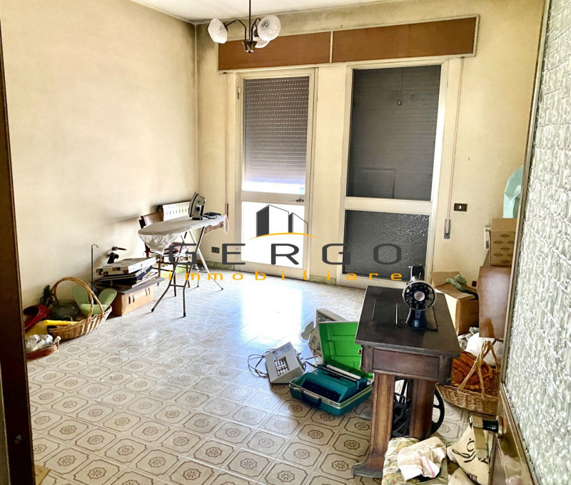 (Per INFO 3316190143 ) A Castelminio di Resana, in zona centrale, proponiamo abitazione del '76, ...