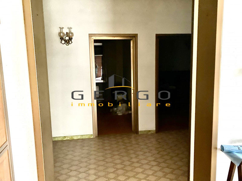 (Per INFO 3316190143 ) A Castelminio di Resana, in zona centrale, proponiamo abitazione del '76, ...