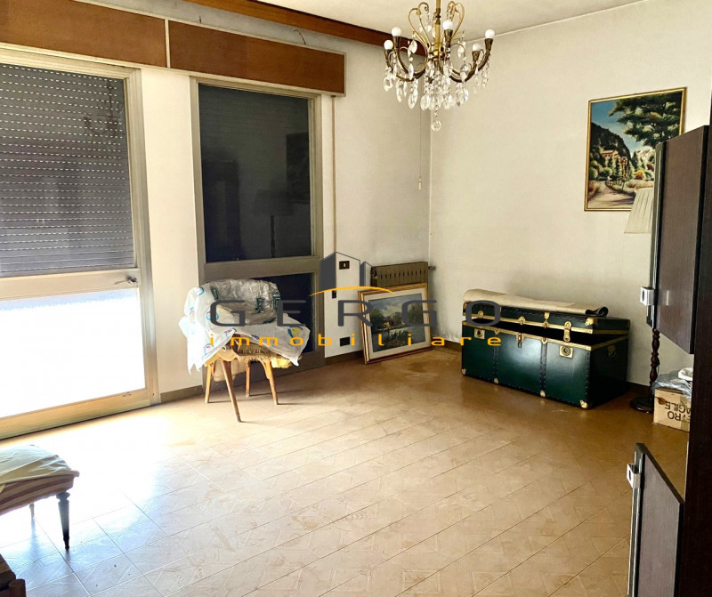 (Per INFO 3316190143 ) A Castelminio di Resana, in zona centrale, proponiamo abitazione del '76, ...