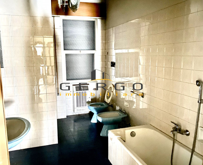 (Per INFO 3316190143 ) A Castelminio di Resana, in zona centrale, proponiamo abitazione del '76, ...