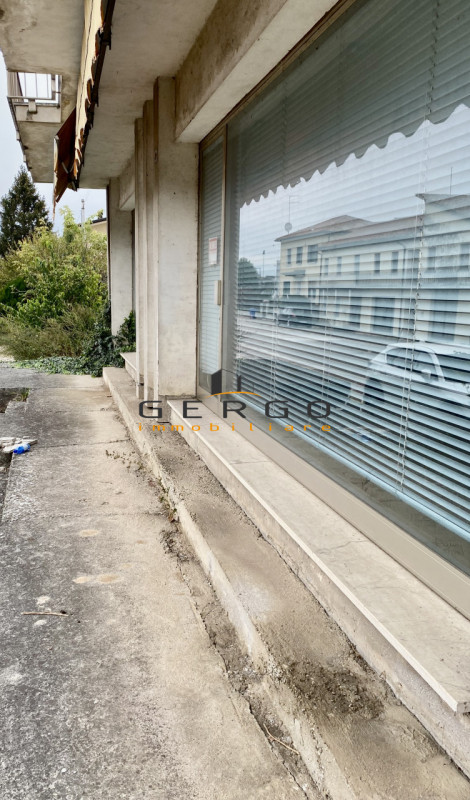 (Per INFO 3316190143 ) A Castelminio di Resana, in zona centrale, proponiamo abitazione del '76, ...