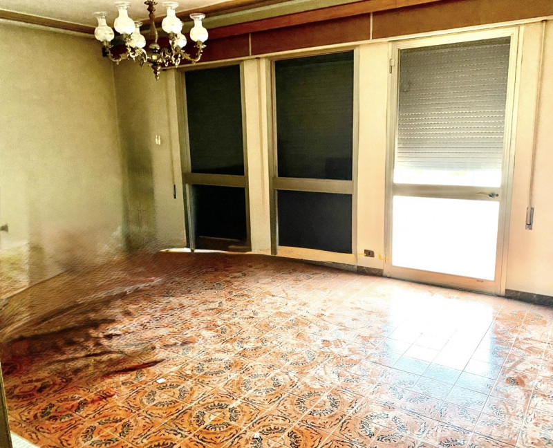 (Per INFO 3316190143 ) A Castelminio di Resana, in zona centrale, proponiamo abitazione del '76, ...