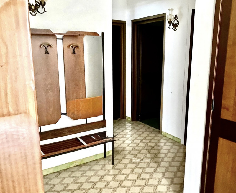 (Per INFO 3316190143 ) A Castelminio di Resana, in zona centrale, proponiamo abitazione del '76, ...