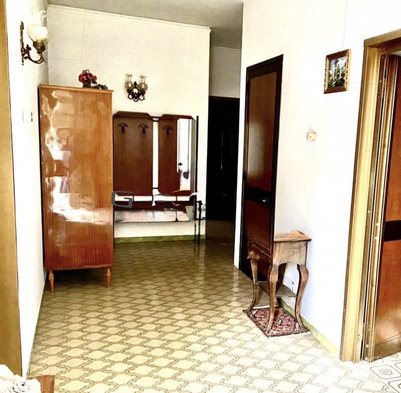 (Per INFO 3316190143 ) A Castelminio di Resana, in zona centrale, proponiamo abitazione del '76, ...