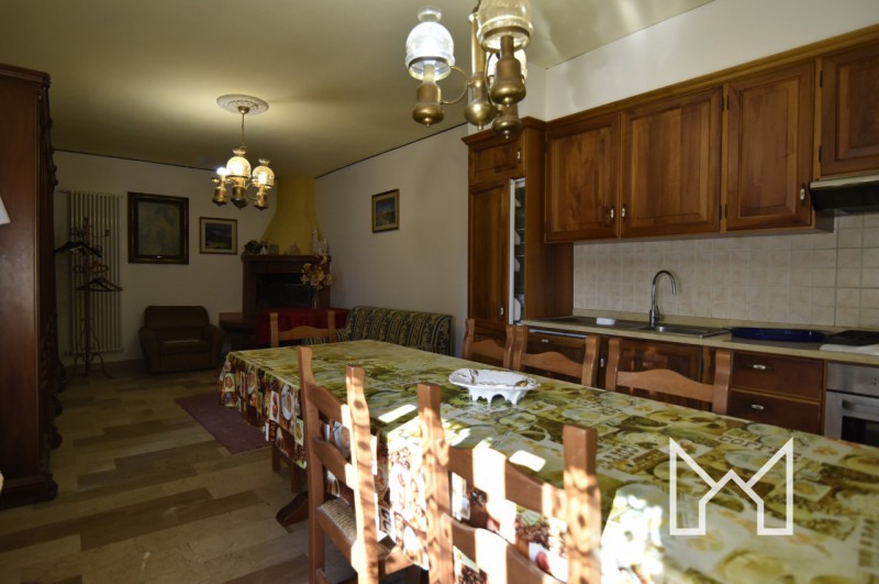 BORSO- In zona panoramica comoda a tutti i servizi, proponiamo abitazione centrale disposta su tr...