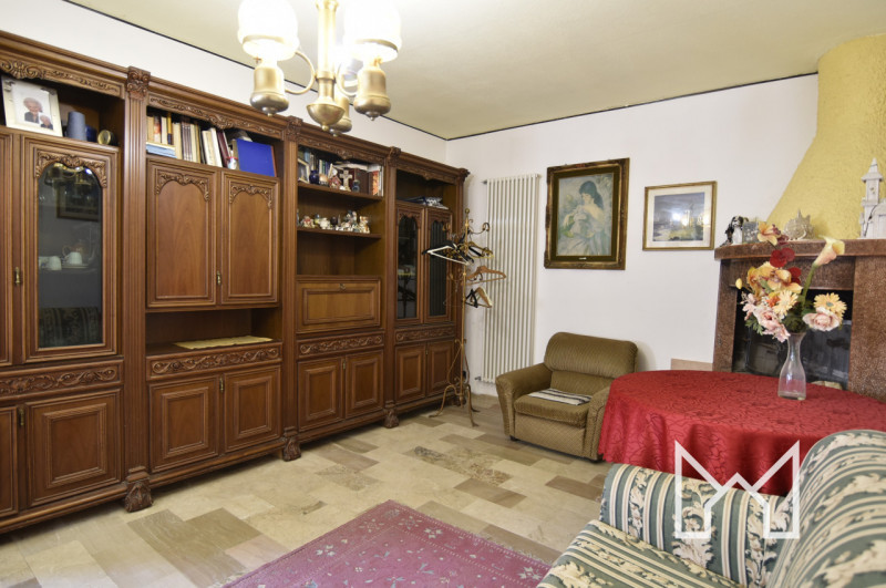 BORSO- In zona panoramica comoda a tutti i servizi, proponiamo abitazione centrale disposta su tr...