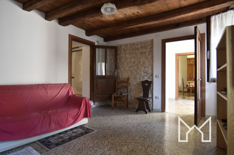 BORSO- In zona panoramica comoda a tutti i servizi, proponiamo abitazione centrale disposta su tr...