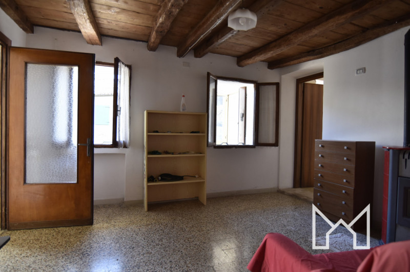 BORSO- In zona panoramica comoda a tutti i servizi, proponiamo abitazione centrale disposta su tr...