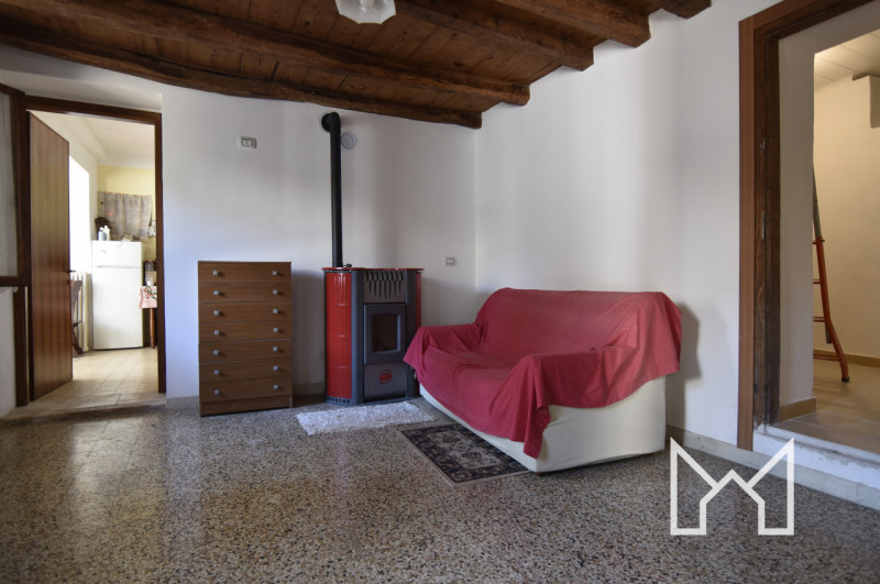 BORSO- In zona panoramica comoda a tutti i servizi, proponiamo abitazione centrale disposta su tr...