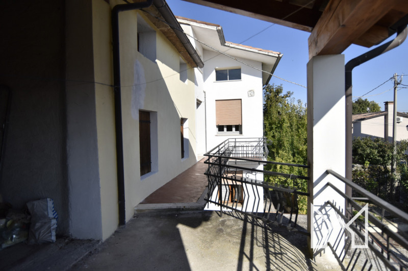 BORSO- In zona panoramica comoda a tutti i servizi, proponiamo abitazione centrale disposta su tr...