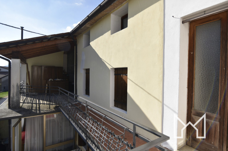 BORSO- In zona panoramica comoda a tutti i servizi, proponiamo abitazione centrale disposta su tr...