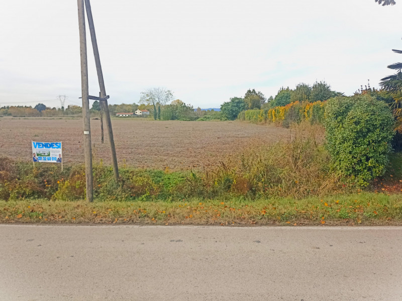 Nelle immediate vicinanze del centro di Saccolongo proponiamo un terreno edificabile di 1.000 mq ...