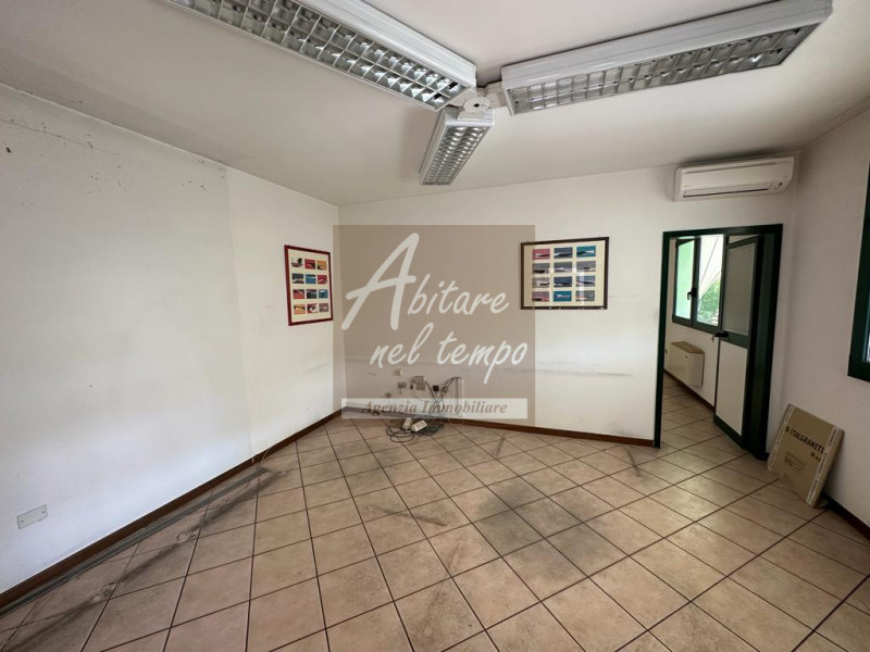 SAN GIORGIO IN BOSCO (PD) - CAPANNONE ARTIGIANALE


Proponiamo in vendita un capannone artigianal...