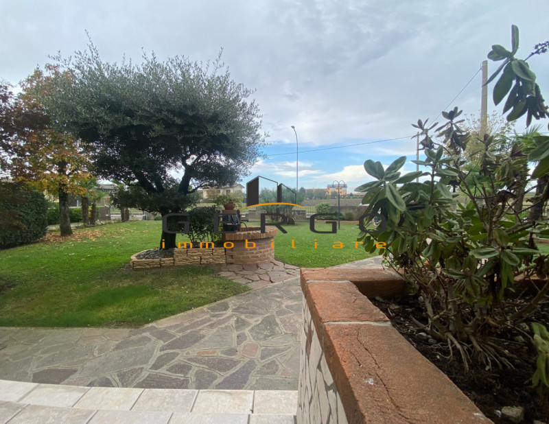 (Per INFO Mara 3481536890) Ad Eraclea, località Brian, proponiamo in vendita una splendida villet...