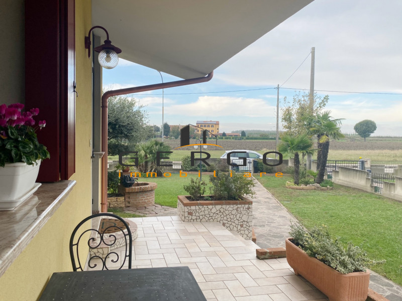 (Per INFO Mara 3481536890) Ad Eraclea, località Brian, proponiamo in vendita una splendida villet...