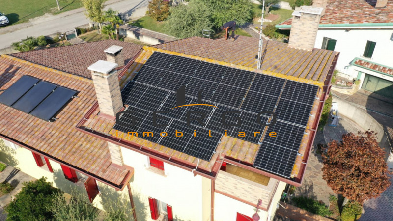 (Per INFO Mara 3481536890) Ad Eraclea, località Brian, proponiamo in vendita una splendida villet...