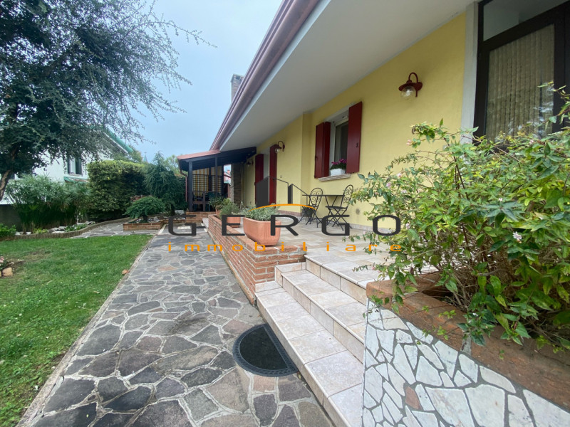 (Per INFO Mara 3481536890) Ad Eraclea, località Brian, proponiamo in vendita una splendida villet...