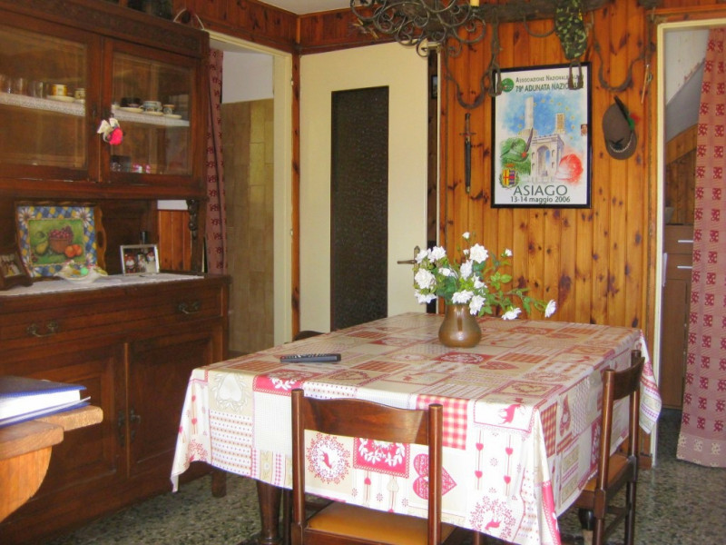 Sull'Altopiano di ASIAGO, in zona TRESCHE' CONCA di Roana, 
proponiamo una casa indipendente di c...