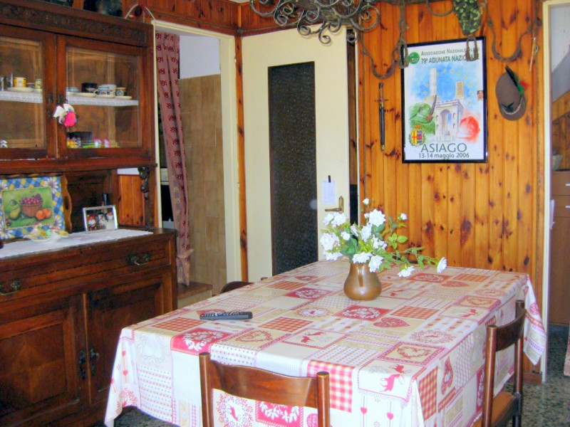 Sull'Altopiano di ASIAGO, in zona TRESCHE' CONCA di Roana, 
proponiamo una casa indipendente di c...