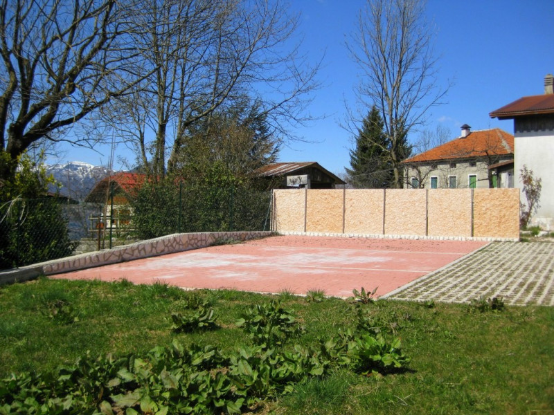 Sull'Altopiano di ASIAGO, in zona TRESCHE' CONCA di Roana, 
proponiamo una casa indipendente di c...