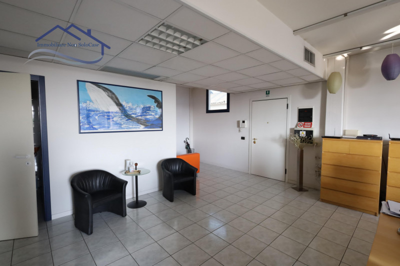 CAMIN VIA PANA' - In edificio direzionale di prestigio, proponiamo ufficio di mq. 120 posto al pi...