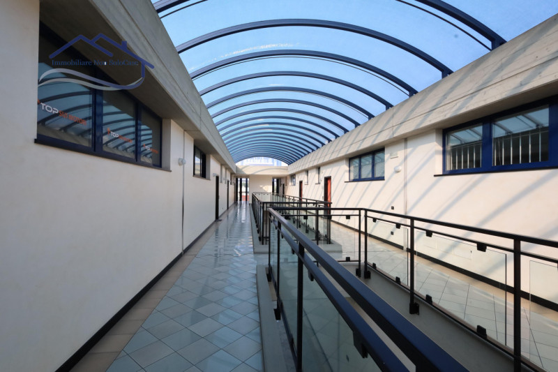 CAMIN VIA PANA' - In edificio direzionale di prestigio, proponiamo ufficio di mq. 120 posto al pi...